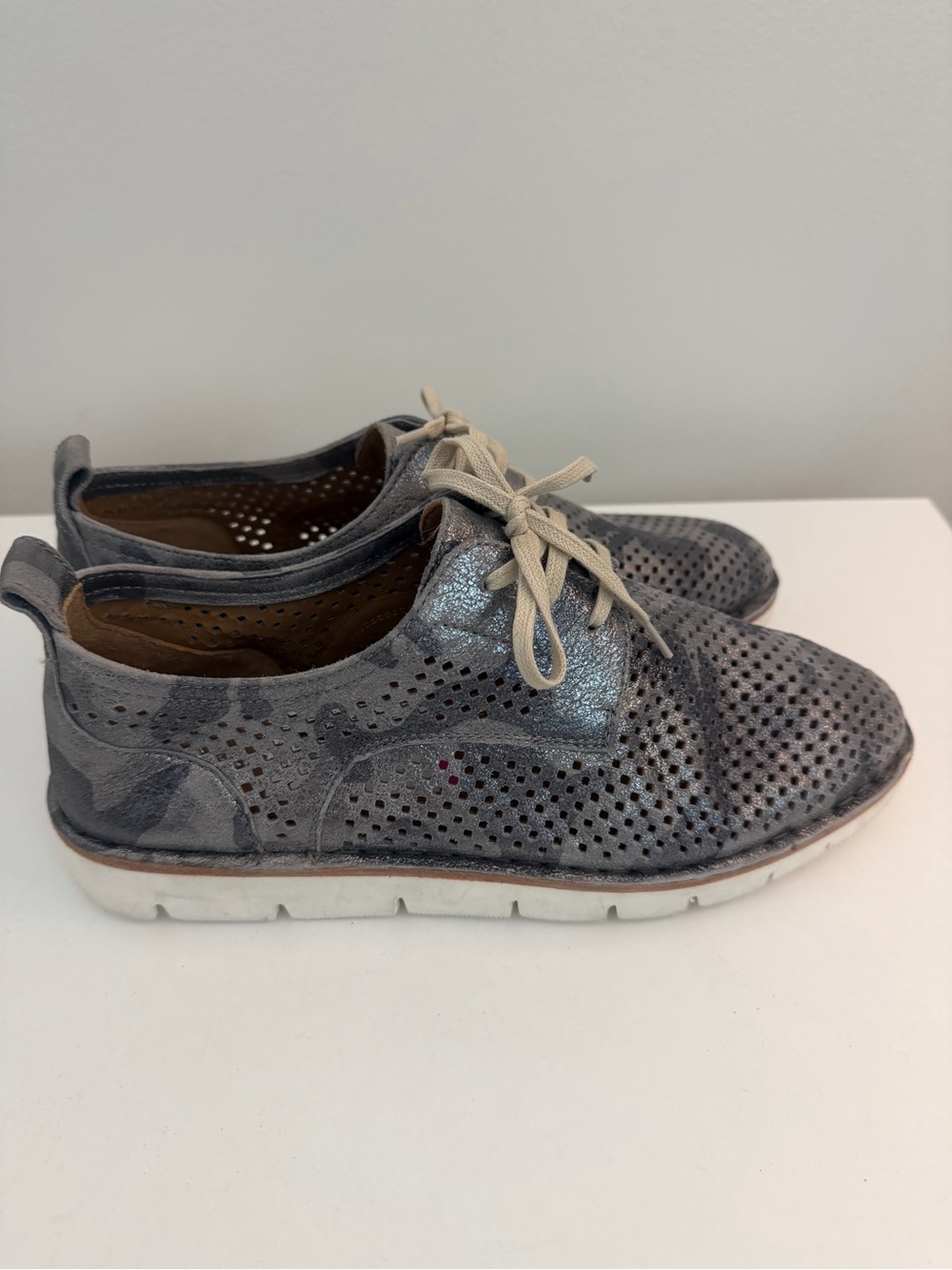 Trask Perforated Metallic Gray Leather Oxfords with Cream Laces - Picture 3 of 9